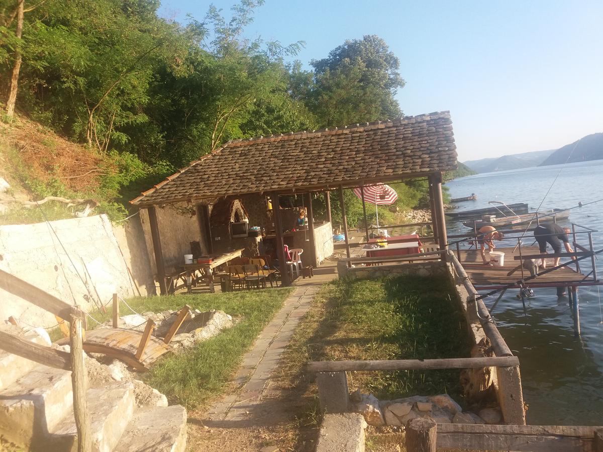 Chalet Ljubicine Kolibe Golubinje 外观 照片