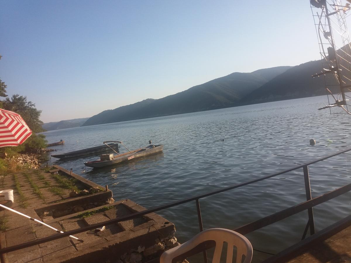 Chalet Ljubicine Kolibe Golubinje 外观 照片